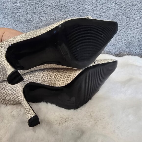 Steve Madden Fazzio Snake Print Leather Gold Chain Detail Dress Pumps Size 9 NEW - Picture 5 of 9